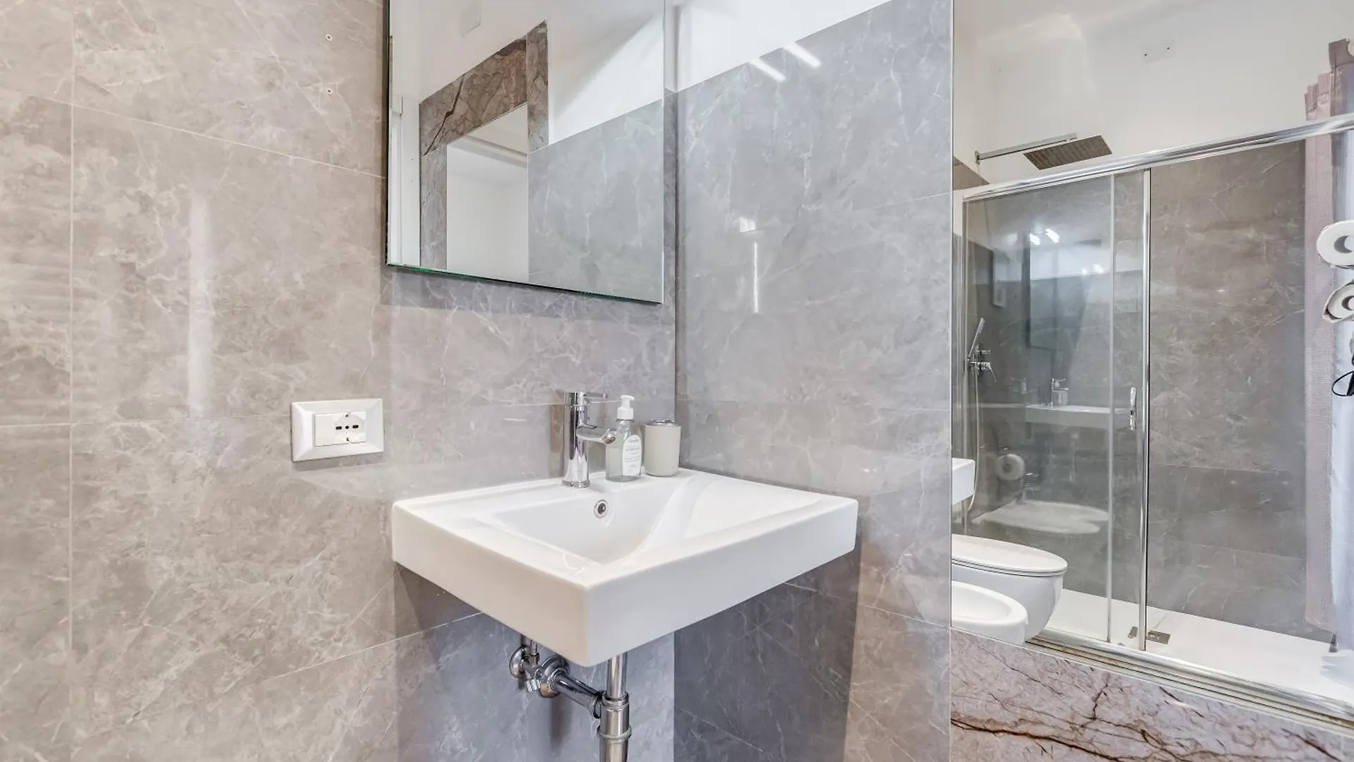 Suite Le Mura Vaticane Rome Apartment